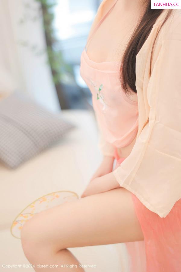软软酱  [XiuRen]高清写真图 2024.07.24 No.8906 软软酱 薄纱古装第7张图片